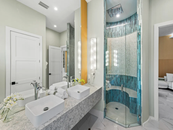Luxurious 8-Bedroom Vacation Home in Orlando - Private Pool & Resort Amenities